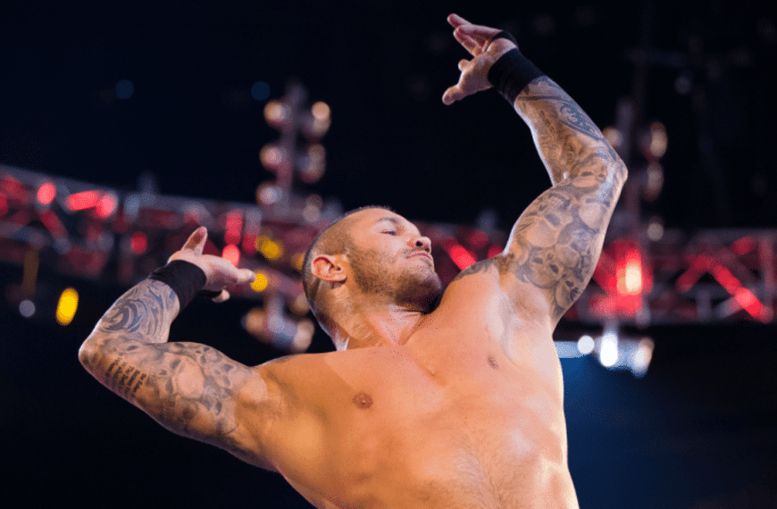 WWE के फेमस मूव्स या स्मैक की बात करे तो उनमे Randy Orton द्वारा परफॉर्म किया जाने वाला मूव RKO Outta Nowhere हमारे हिसाब से WWE की हिस्ट्री का सबसे फेमस मूव है।