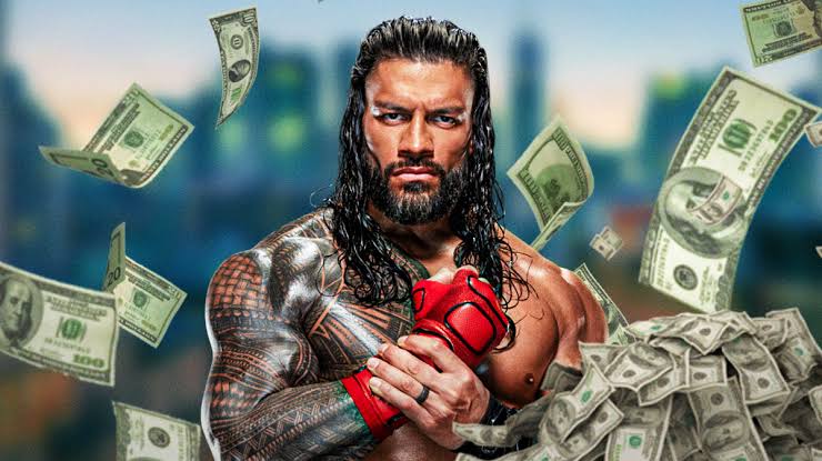 रोमन रेंस 2025 में WWE सुपरस्टार के तौर पर शो ऑफ करते हुए।