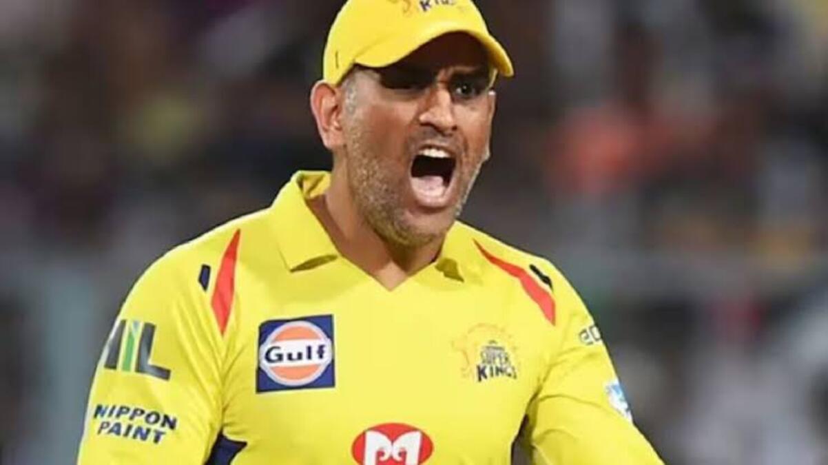 चेन्नई सुपर किंग्स के कप्तान एमएस धोनी गुस्से में।