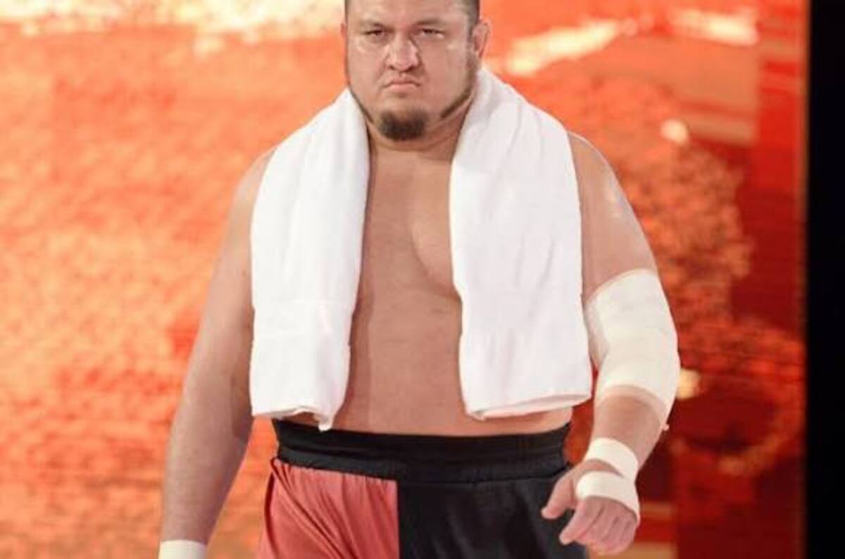 AEW सुपरस्टार समोआ जो रिंग में।