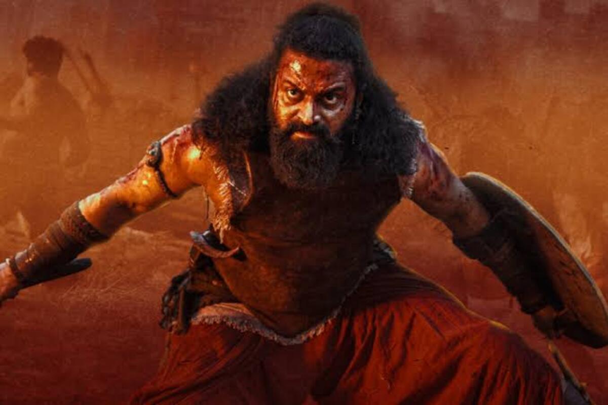 ऋषभ शेट्टी अपनी फिल्म 'कांतारा: चैप्टर 1' के एक दमदार सीन में।