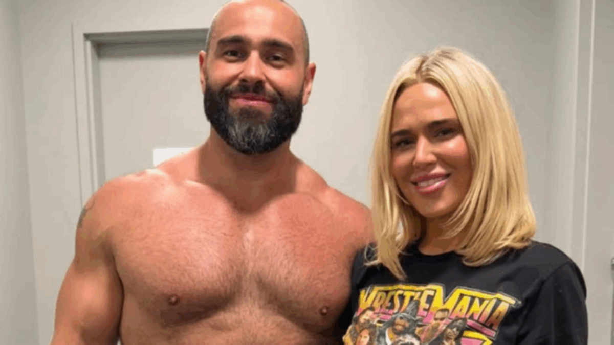 लाना और मिरो एक साथ एक तस्वीर में, उनके रिश्ते में हुए ड्रामे को दर्शाते हुए।