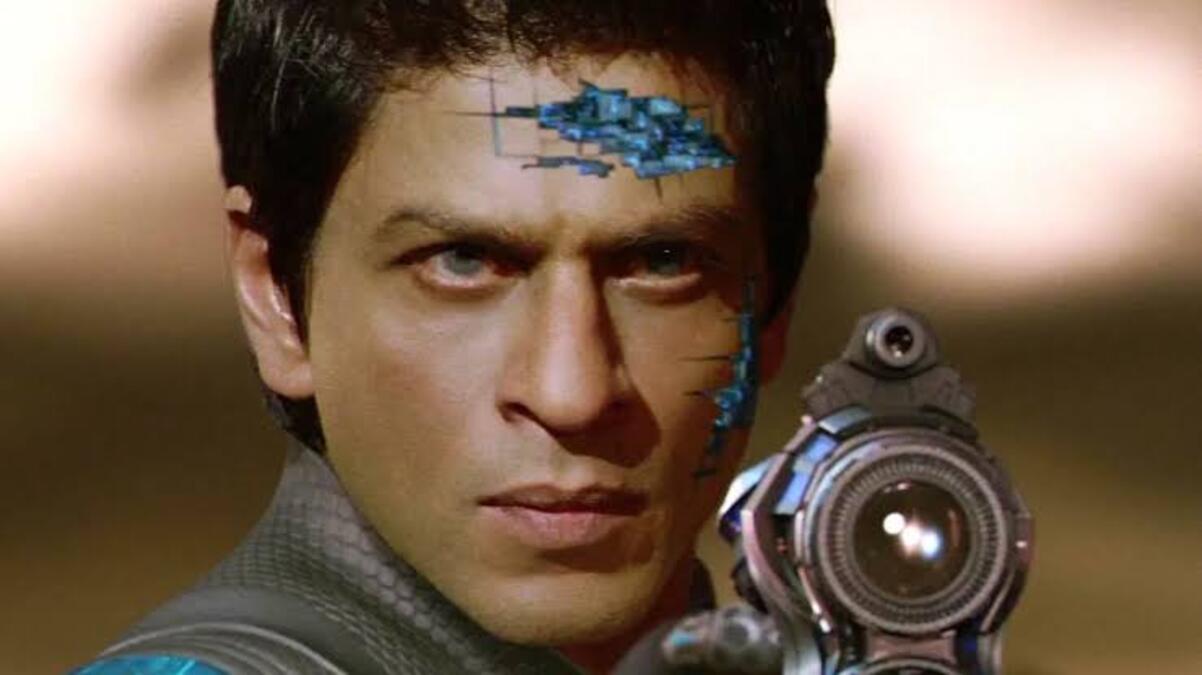 शाहरुख खान अपनी फिल्म 'रा.वन' के G.One वाले किरदार में।