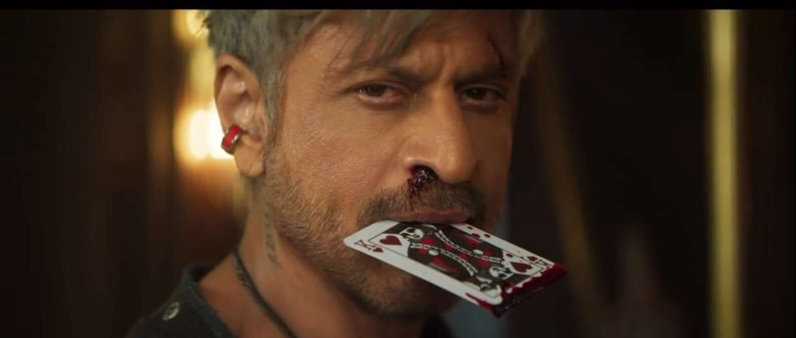 शाहरुख खान अपनी फिल्म 'किंग' के एक स्टाइलिश एक्शन लुक में।